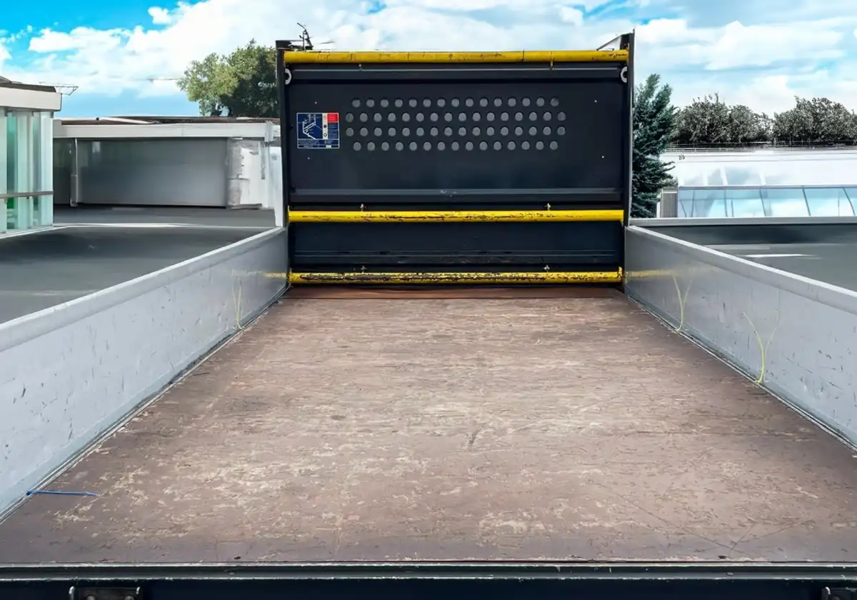 the back of a Volkswagen Crafter Dropside with a ramp on it.